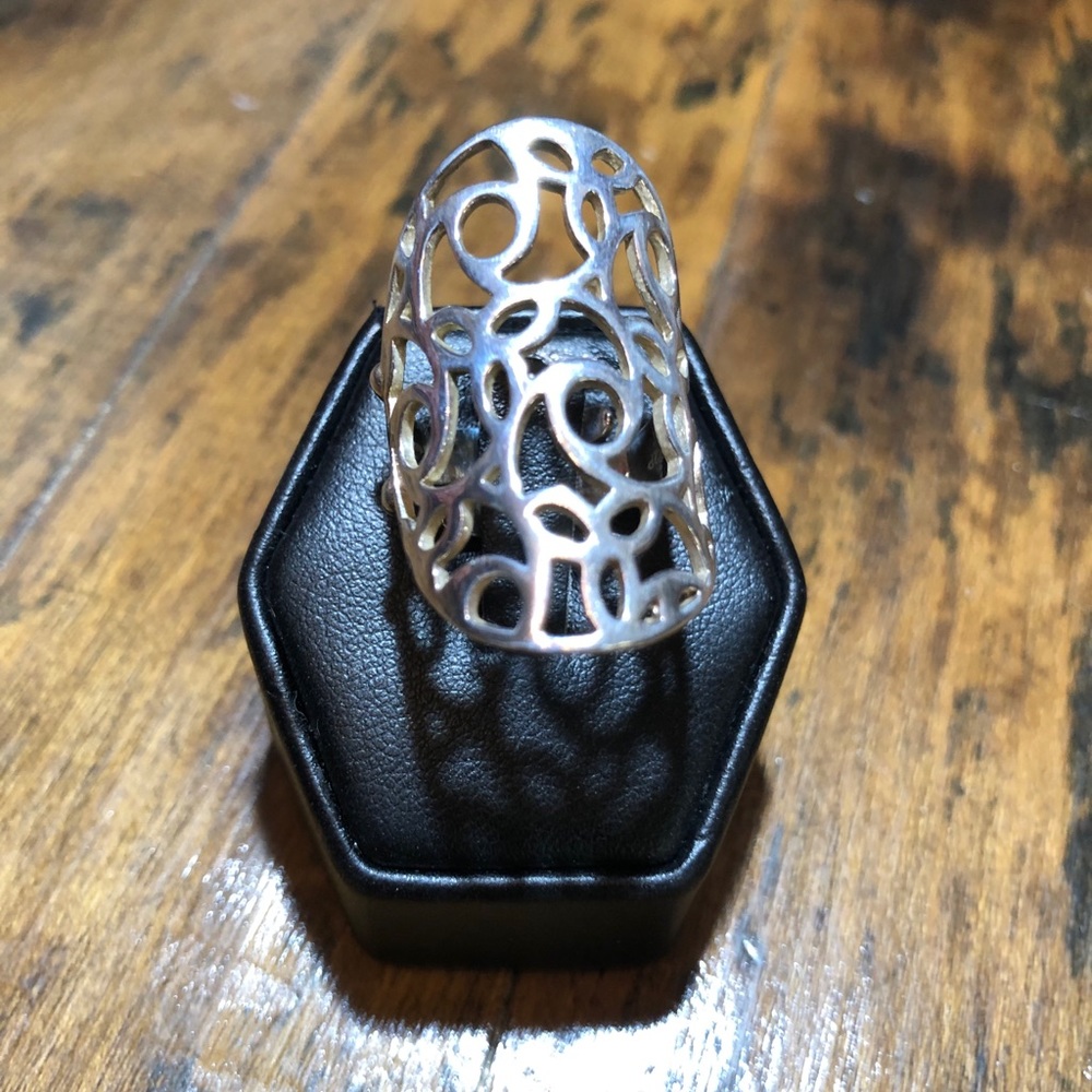 Fashion ring